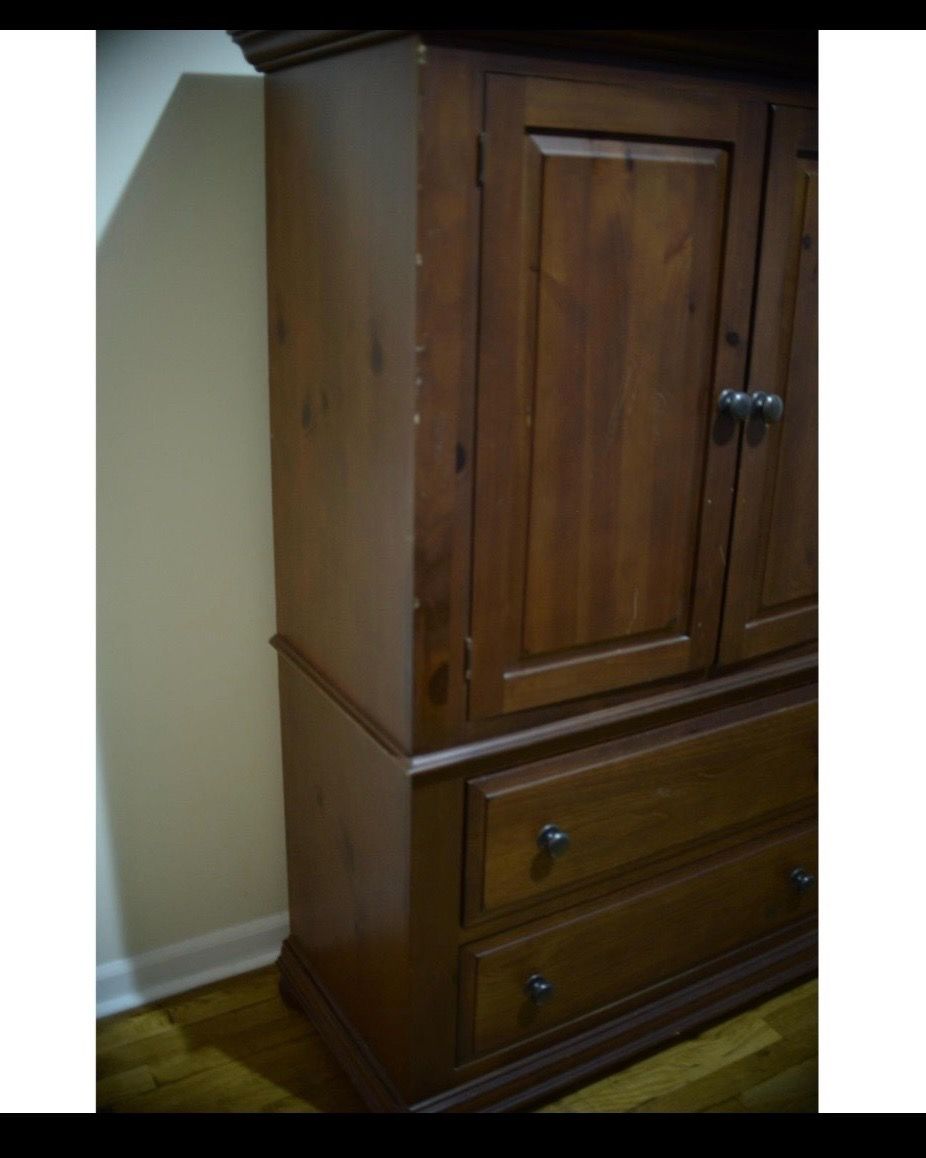 Shaker-Style Solid Dark Oak Armoire / Wardrobe - photo 2