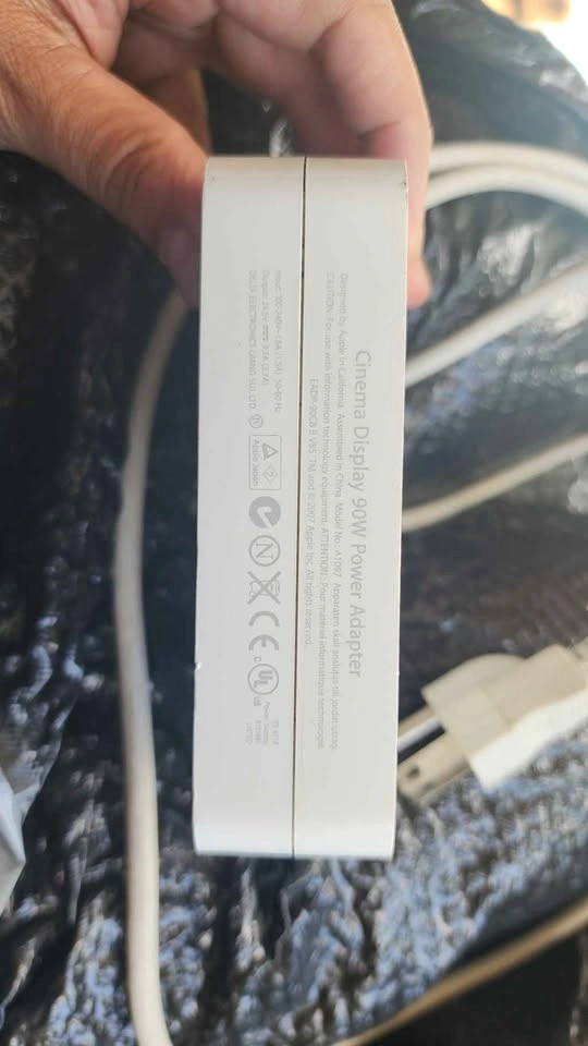 Cinema display 90w power adapter Apple - photo 2