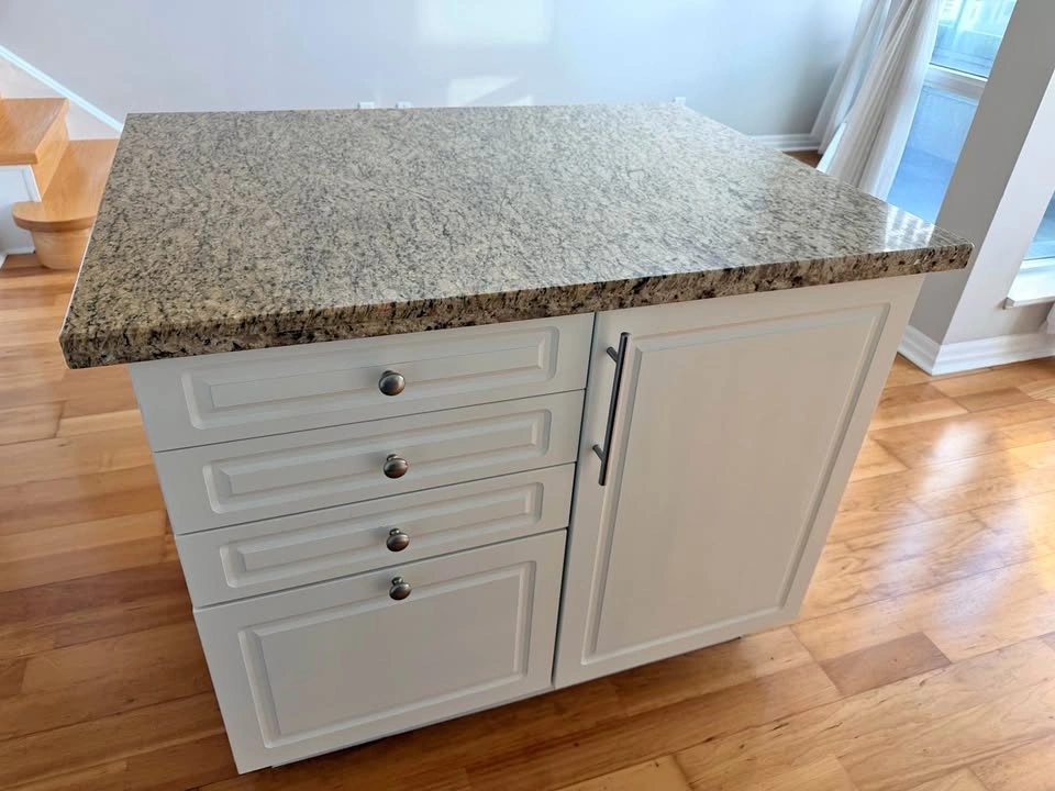 Freestanding Kitchen Island with Granite Countertop & Breakfast