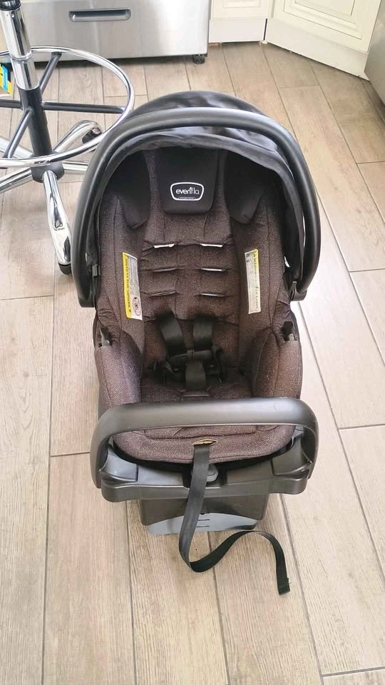 Evenflo Infant Car Seat - photo 2