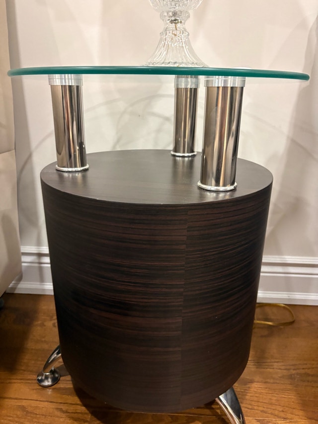 Savon 17.72" Modern Round Glass Top End Table with Shelf - photo 3