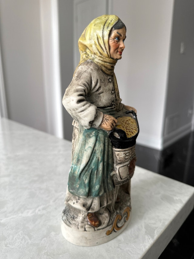 Vintage Capodimonte ceramic figurine. Hand painted. 3D stamped. - photo 4