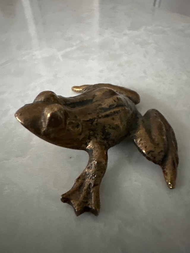 Vintage solid brass frog figurine - photo 3