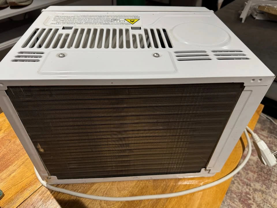 Insignia Window Air Conditioner - photo 2