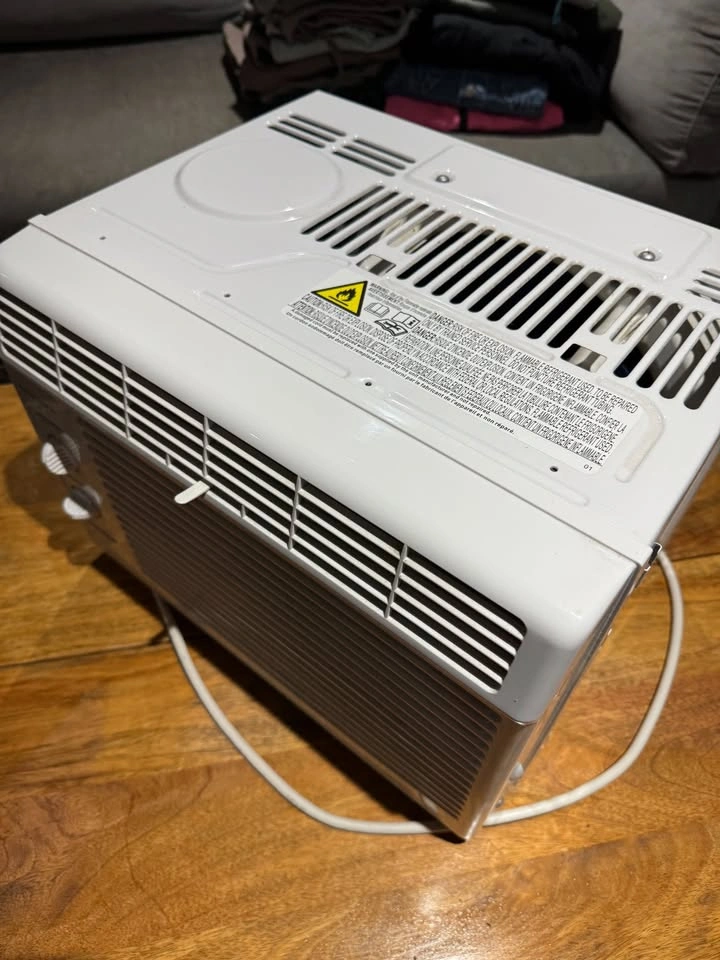 Insignia Window Air Conditioner - photo 5