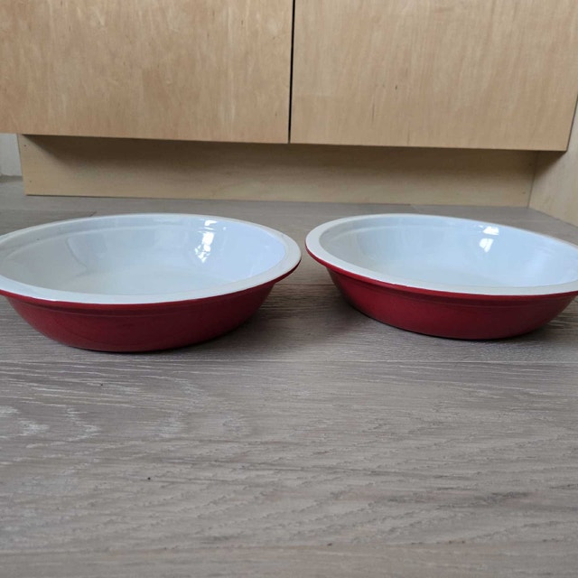 PC 10" Stoneware Pie Plates-like new - photo 2