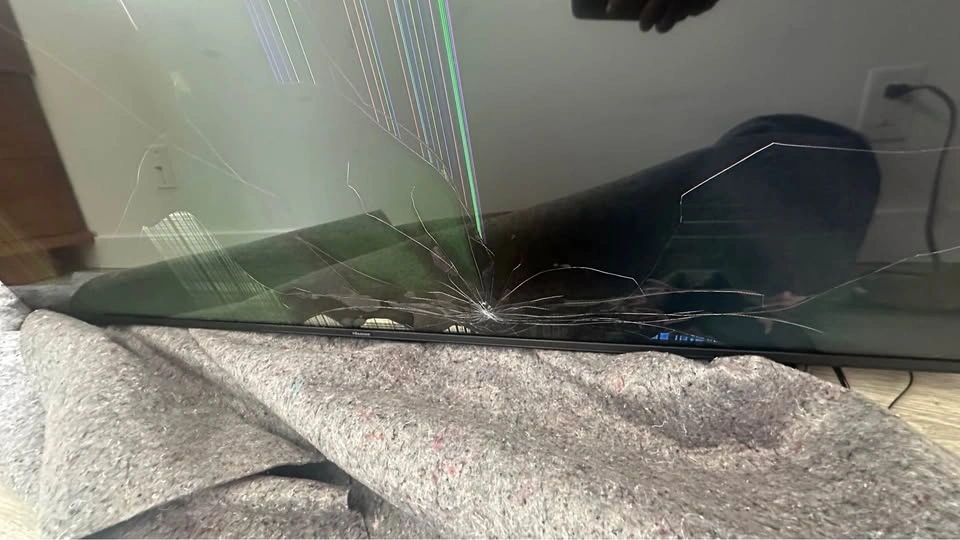 65" Hisense TV with Cracked Screen - photo 3