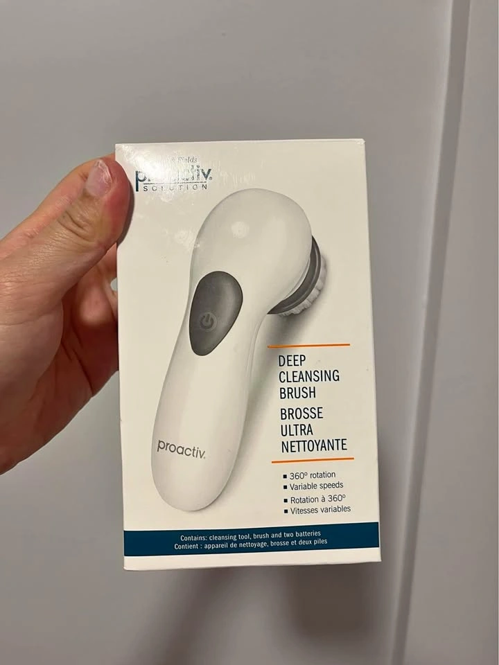 Brand new proactiv deep cleaning brush