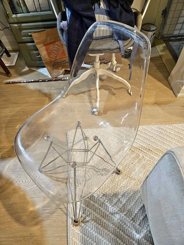 Set of 6 Clear Acrylic Eiffel Dining Chairs