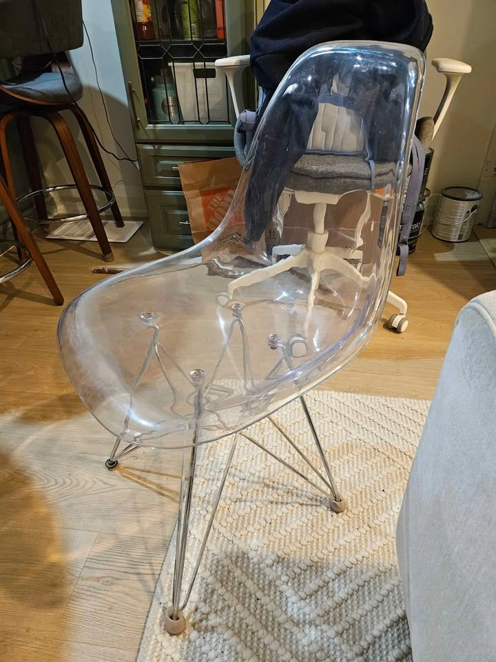 Set of 6 Clear Acrylic Eiffel Dining Chairs - photo 2
