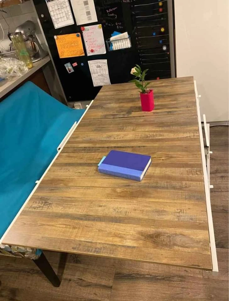 Foldable bookshelf table