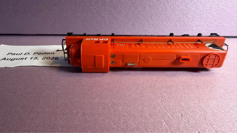 Tri-ang CP Rail 1553 HO Scale Diesel Locomotive - photo 2