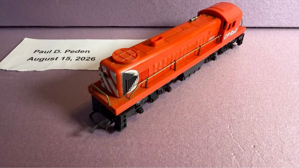 Tri-ang CP Rail 1553 HO Scale Diesel Locomotive - photo 3