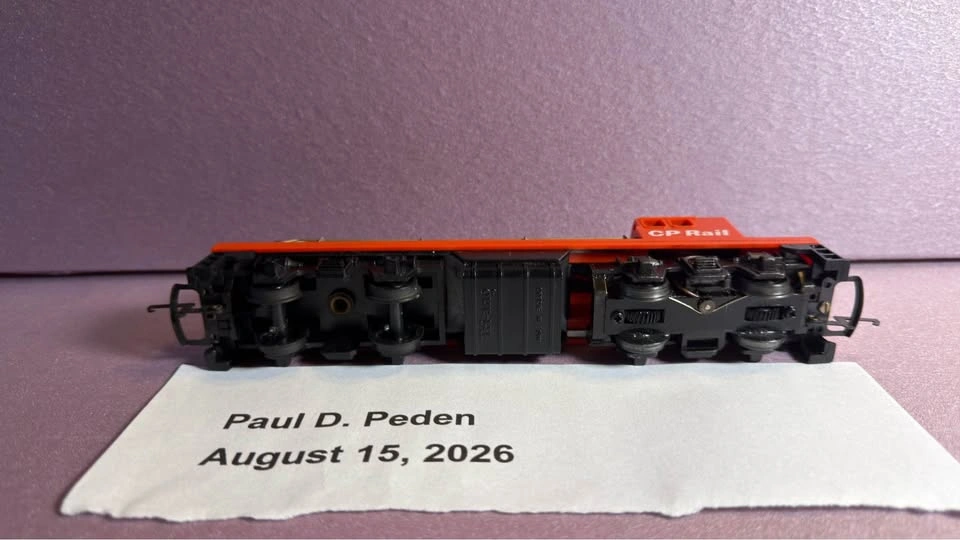 Tri-ang CP Rail 1553 HO Scale Diesel Locomotive - photo 4
