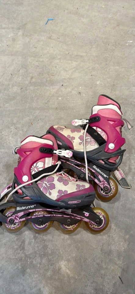 Roller Blades - kids size 3-6 (adjustable)