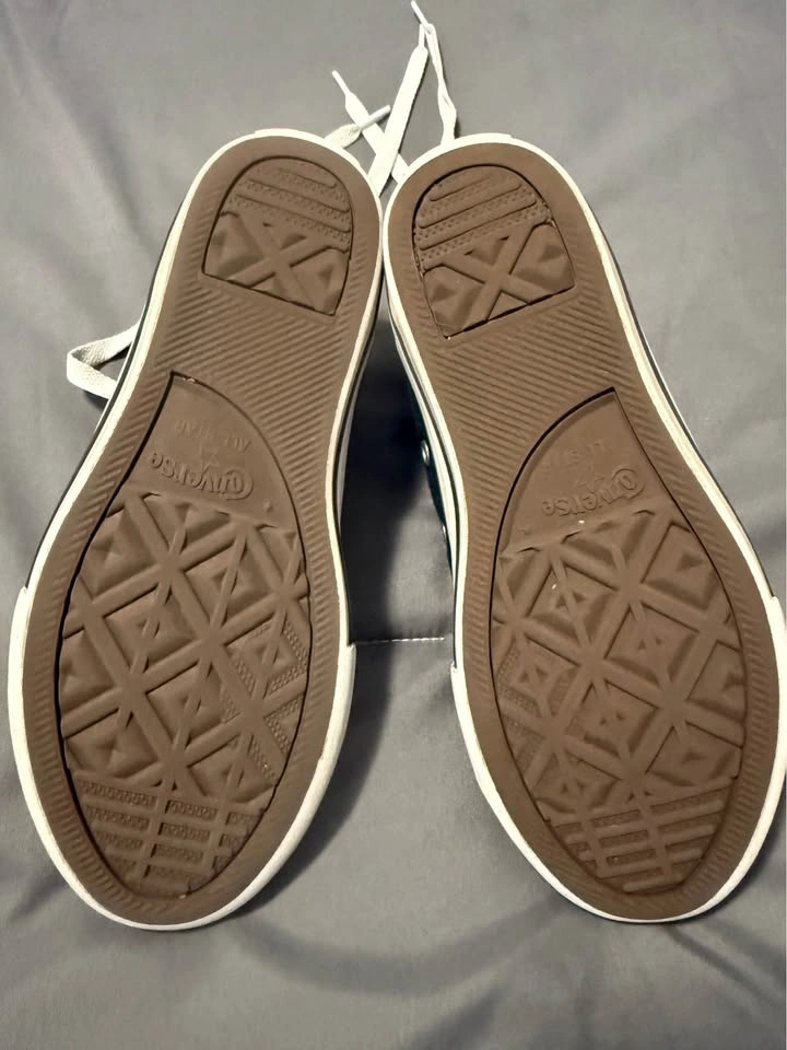 Converse - youth size 1 - photo 2