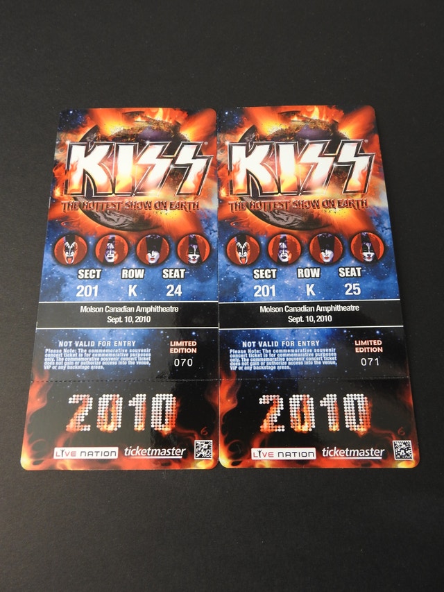 KISS 2010 Hologram Concert Merchandise - photo 4
