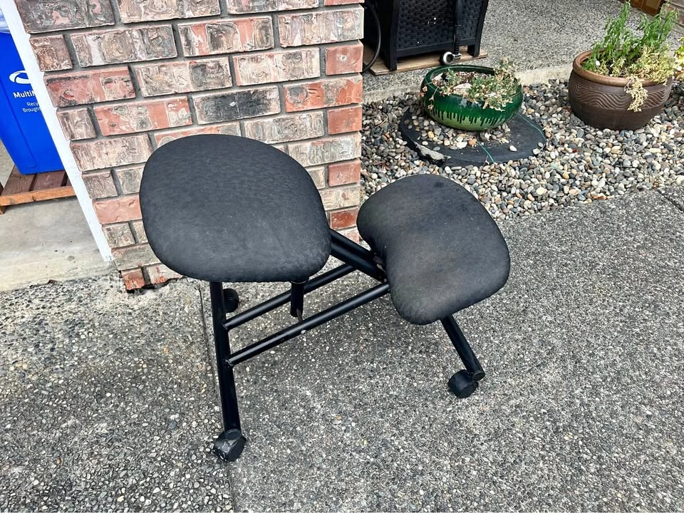 Ergonomic Kneeling office / desk Chair