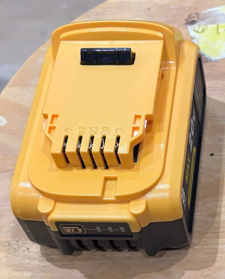 Aftermarket Dewalt Battery 20v 8 Amps - photo 2