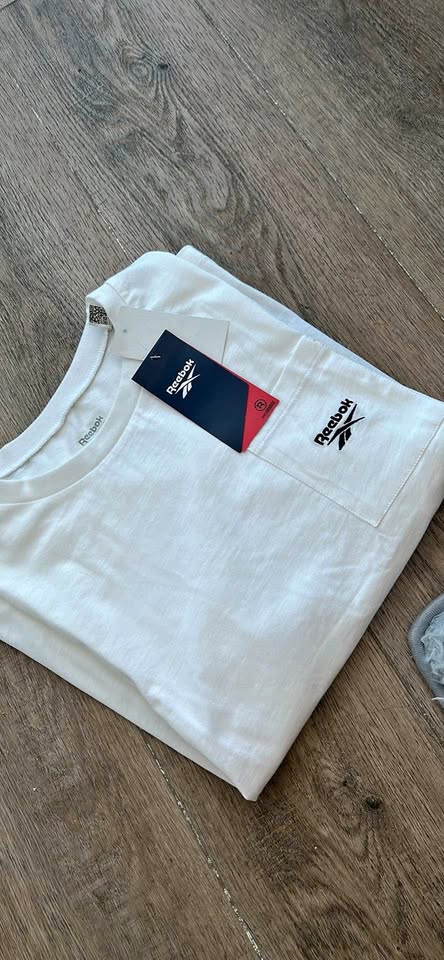 Reebok women’s T-shirt L
