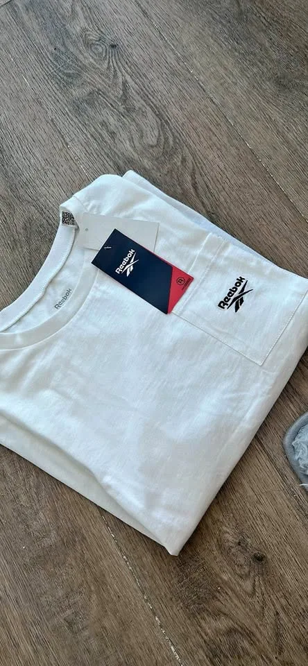 Reebok women’s T-shirt L thumbnail