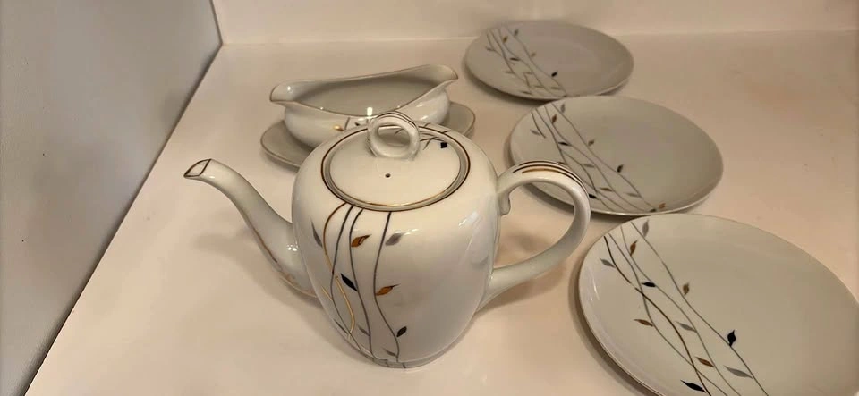 Noritake Golden Weeds China Set - Teapot, Gravy Boat, and 4 Plat
