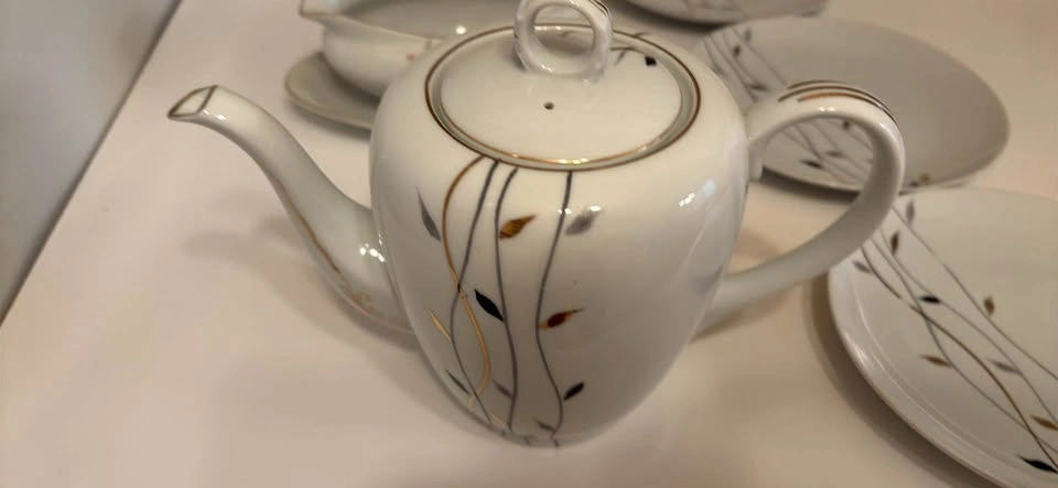 Noritake Golden Weeds China Set - Teapot, Gravy Boat, and 4 Plat - photo 2