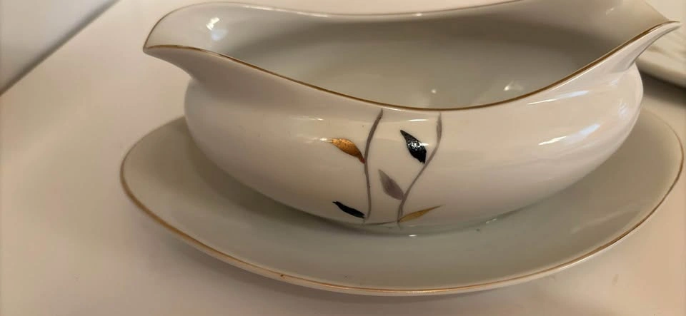 Noritake Golden Weeds China Set - Teapot, Gravy Boat, and 4 Plat - photo 3