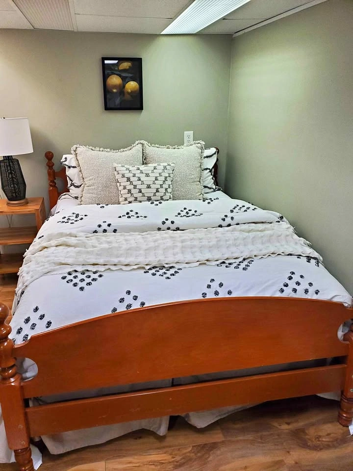 Full Size Wooden Spindle Bed Ideal for Students