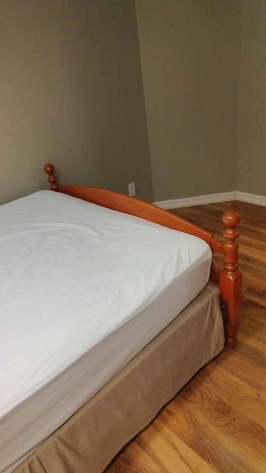 Full Size Wooden Spindle Bed Ideal for Students - photo 3