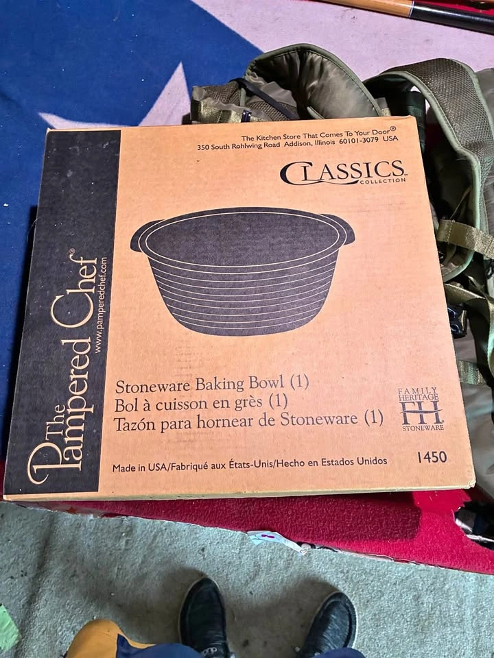 Pampered Chef Stoneware Baking Bowl
