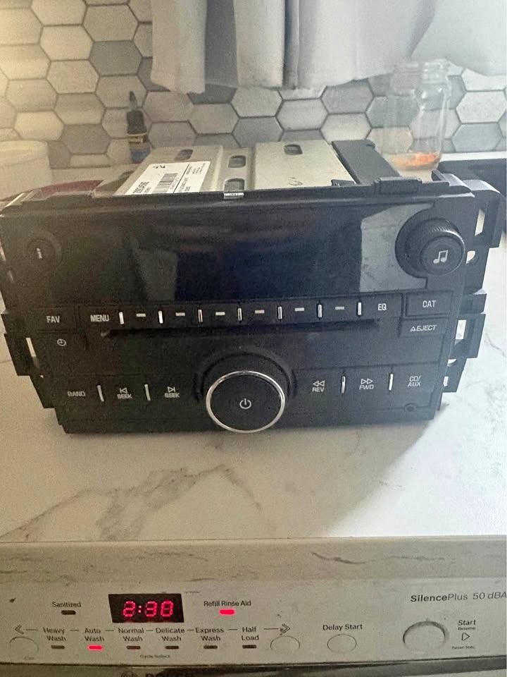 OEM GM Chevy/GMC Factory Radio CD/AUX – Part #20934592