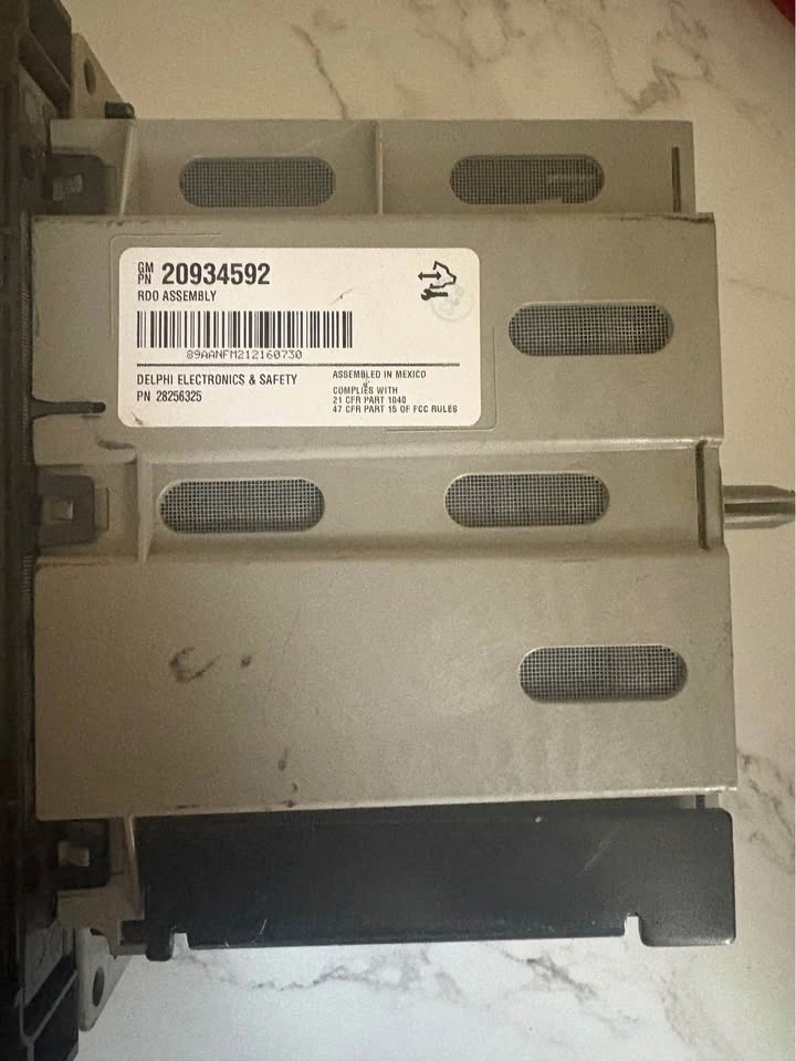 OEM GM Chevy/GMC Factory Radio CD/AUX – Part #20934592 - photo 2