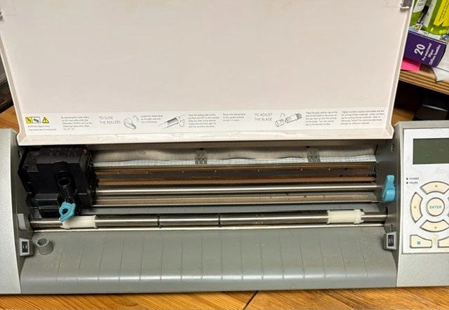 Silhouette Cameo Craft Cutting Machine - photo 2