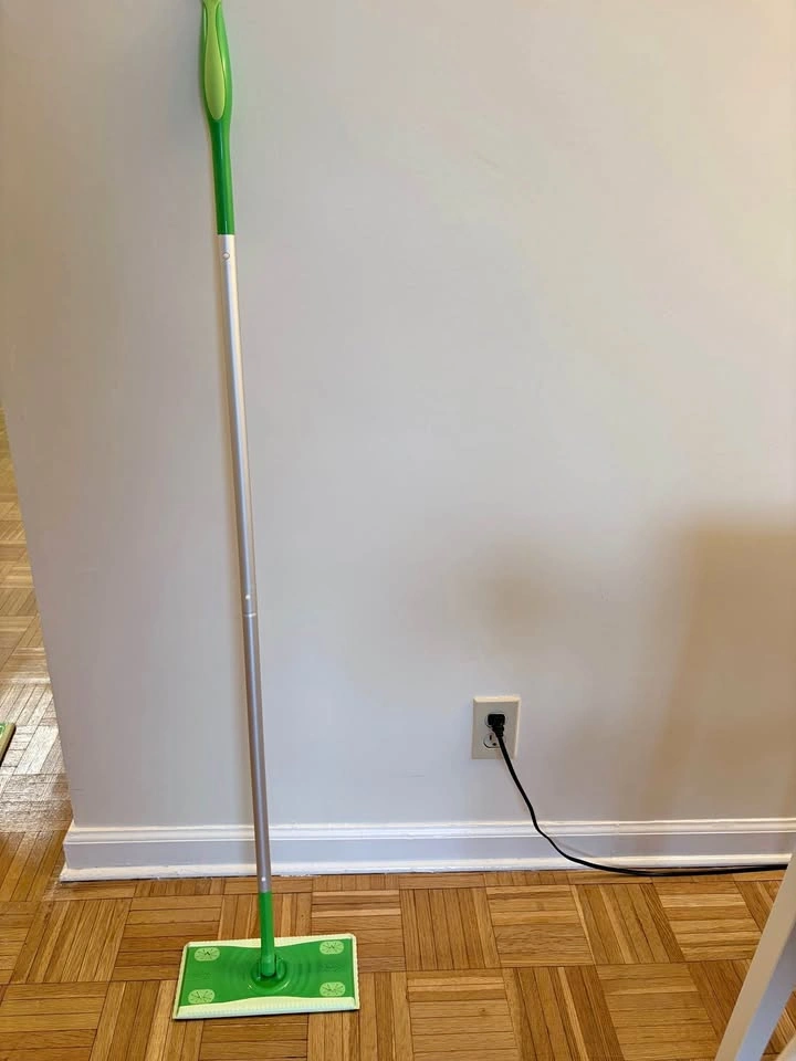 Swiffer Sweeper Floor Mop (+dry and wet refill)