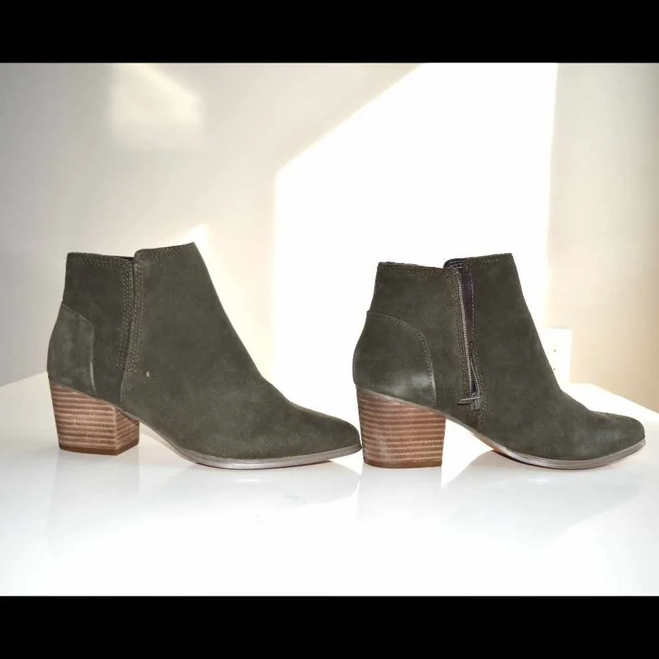 Aldo Womens's Boots- Excellent condition with original box image indicator(6)