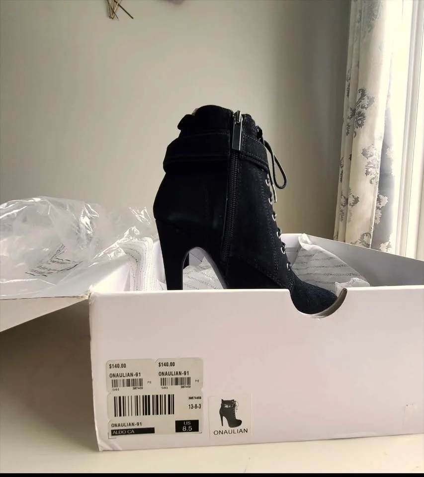 Aldo Sandals - Barely Used, Best Price ($20-$30) image indicator(6)