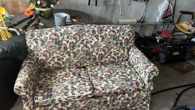 Floral Pull Out Loveseat