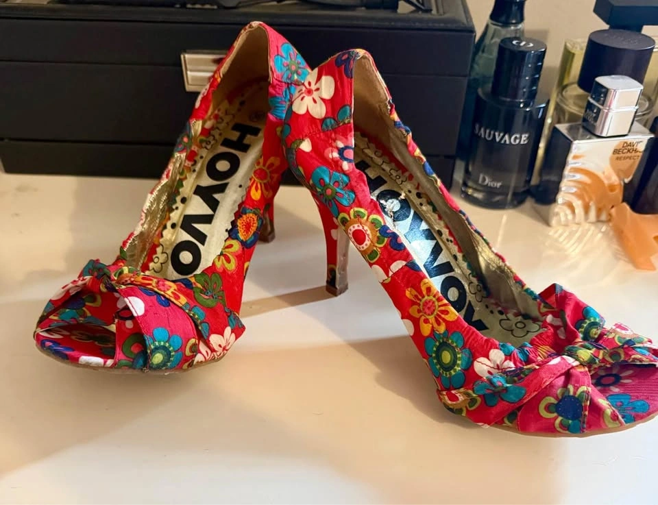 Women’s Heels - Size 6 - photo 2