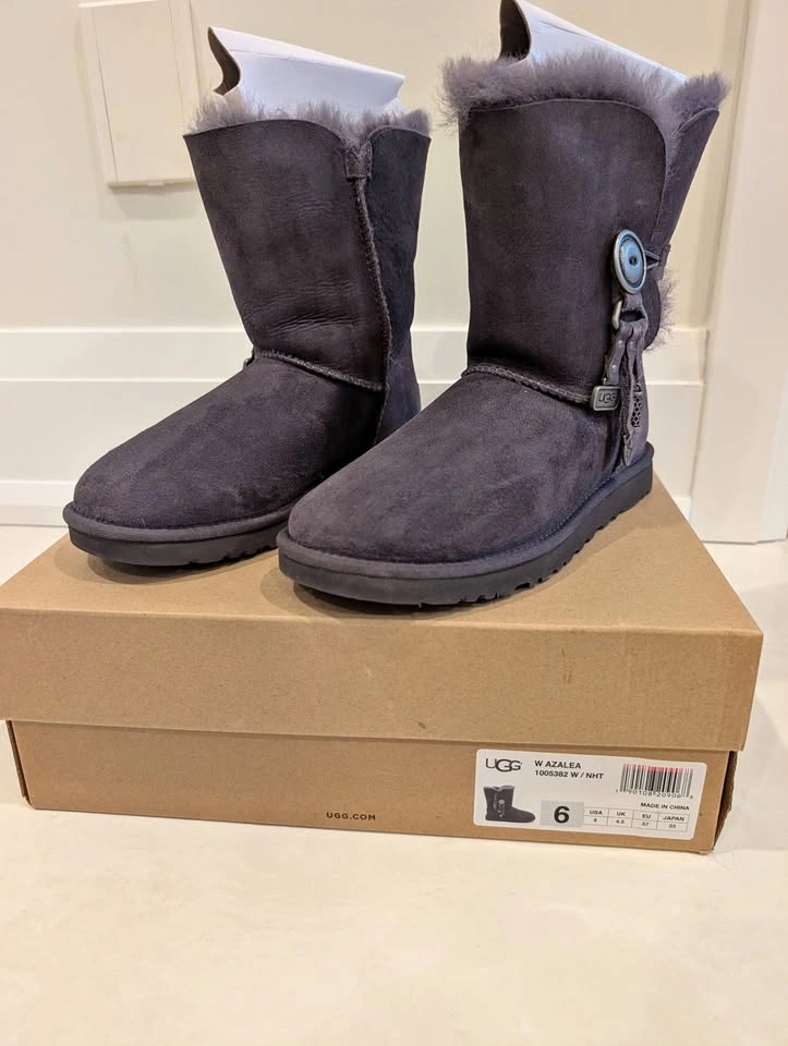 UGG Australia Azalea Purple Boot Women’s Size 6