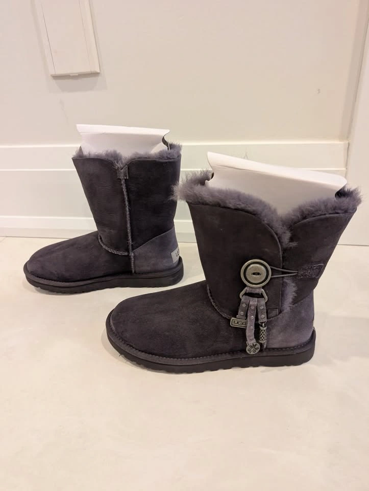 UGG Australia Azalea Purple Boot Women’s Size 6 - photo 4
