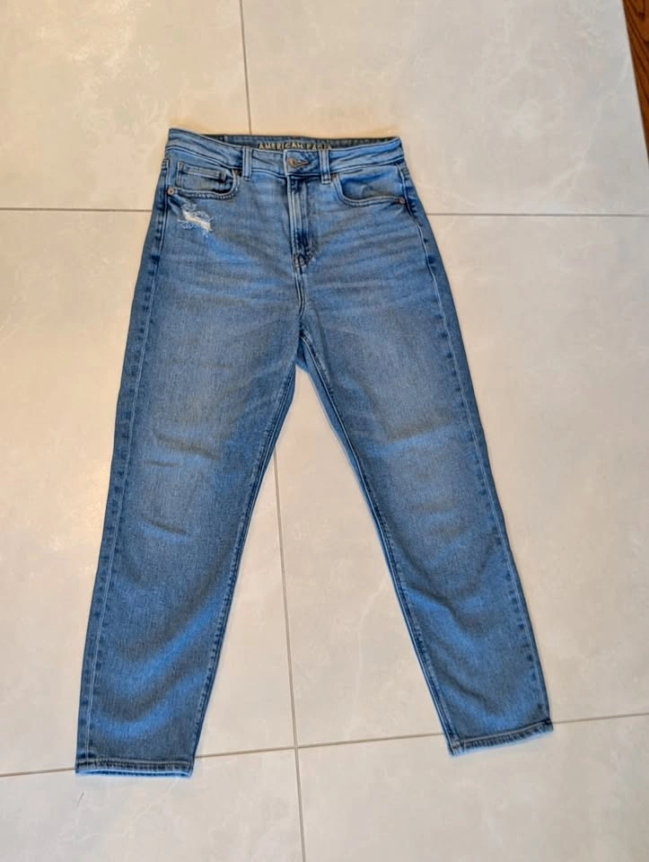 American Eagle Stretch Mom Jeans Light Blue Distressed Size 4 Sh
