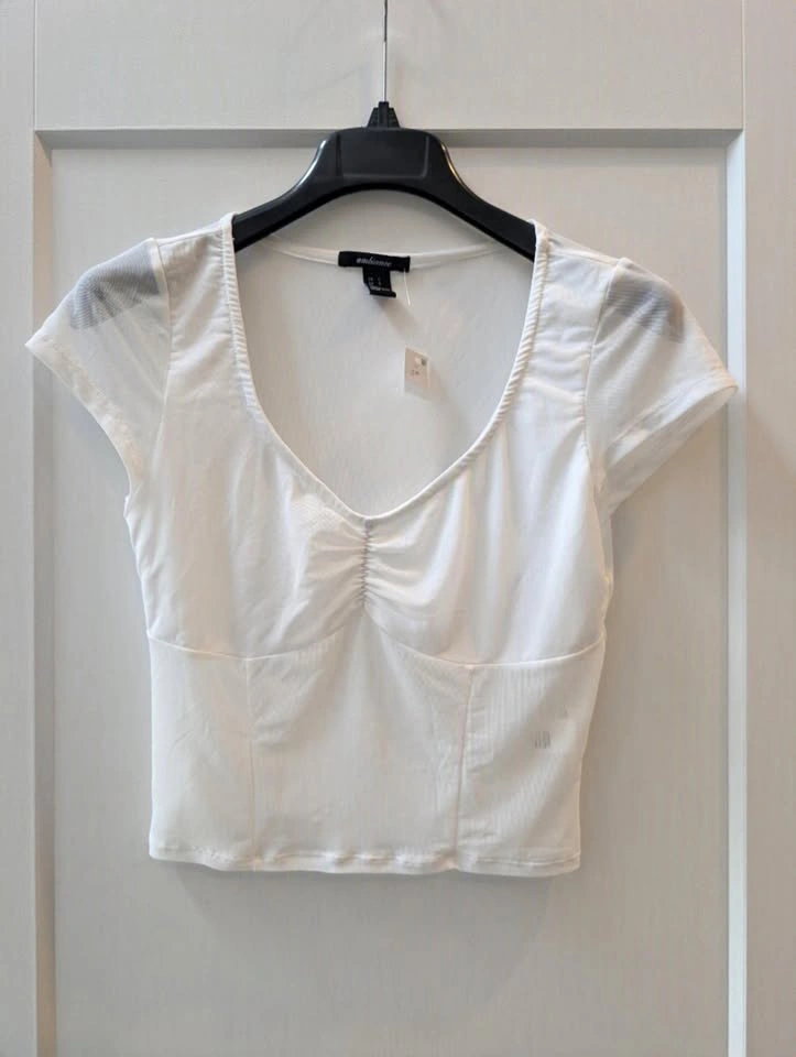 NWT Ambiance White Ruched V-Neck Crop Tee Size Large