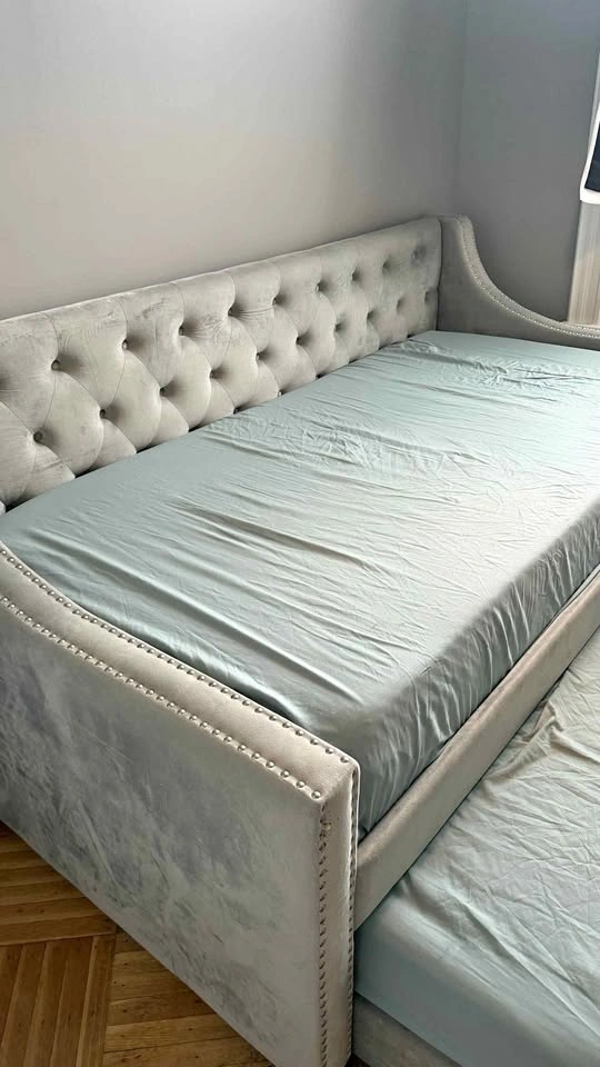 TWIN TRUNDLE BED w/ MATTRESSES