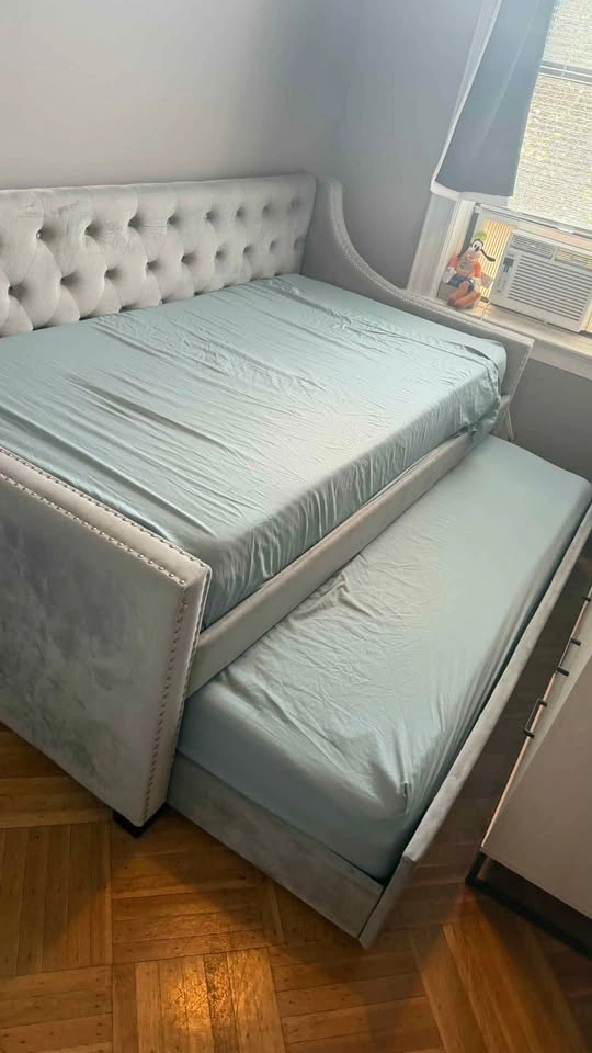 TWIN TRUNDLE BED w/ MATTRESSES - photo 3