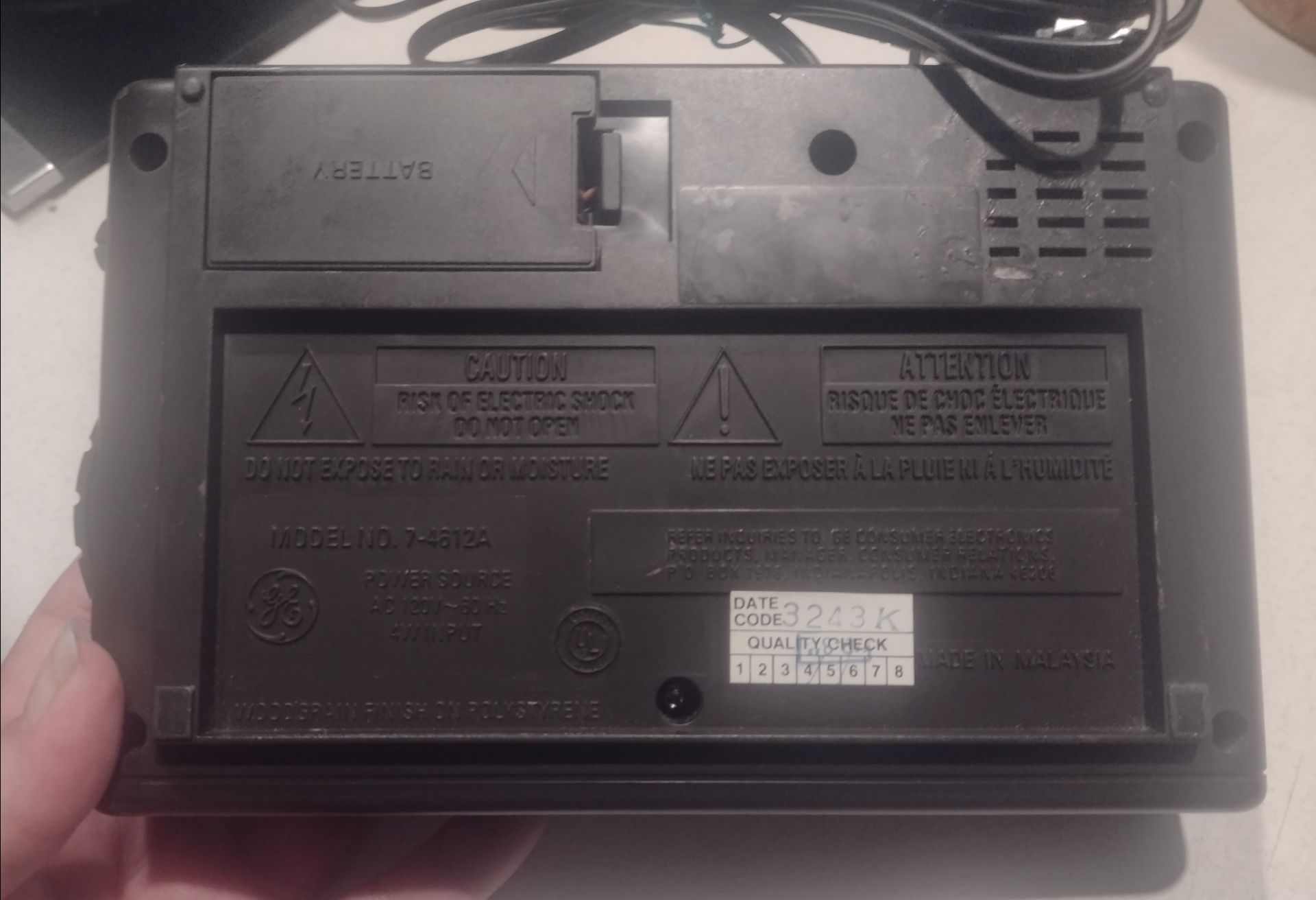 GE AM/FM Alarm Clock Radio - photo 3