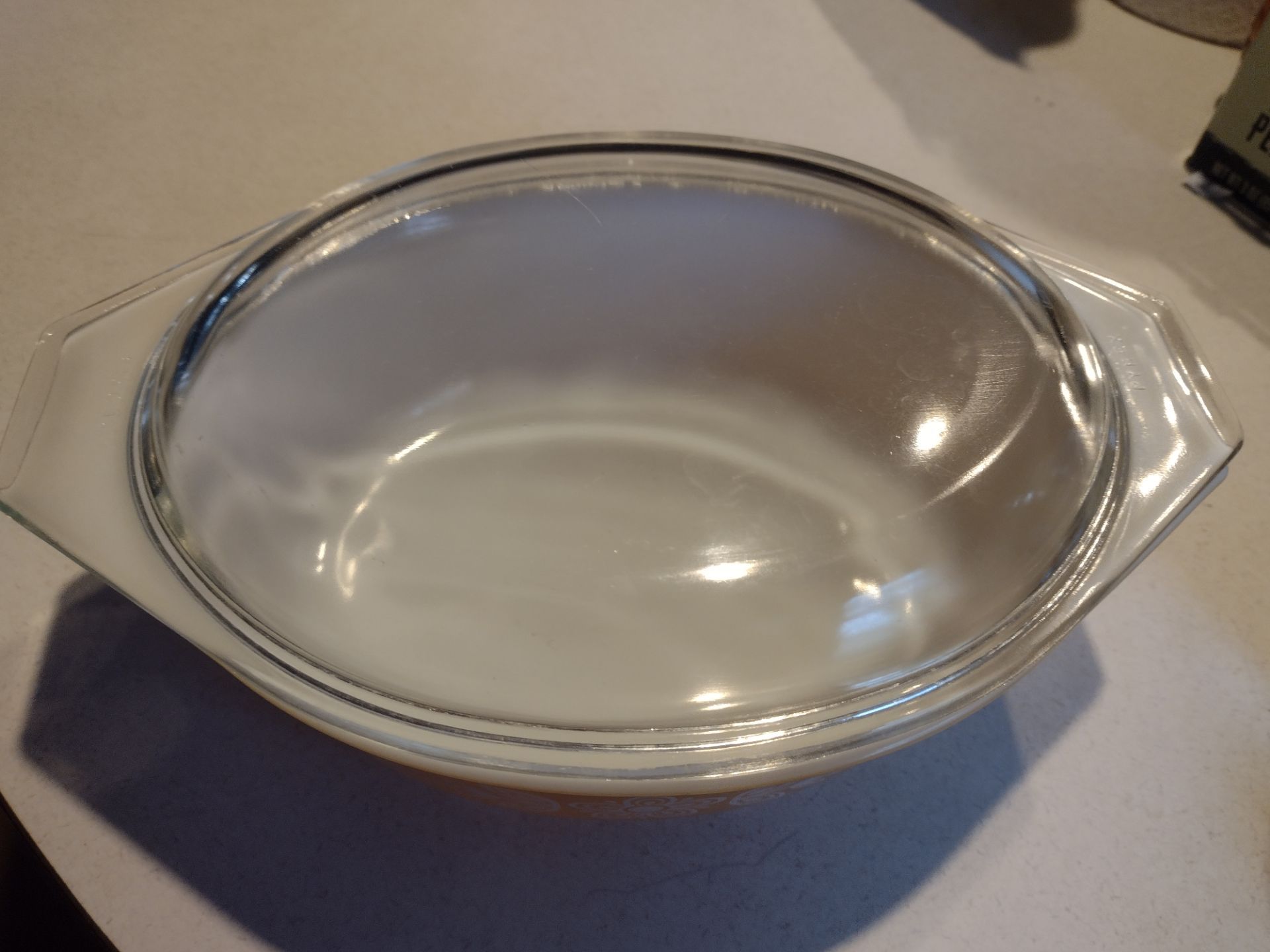 Pyrex Butterfly Gold Casserole Dish with Lid - photo 2