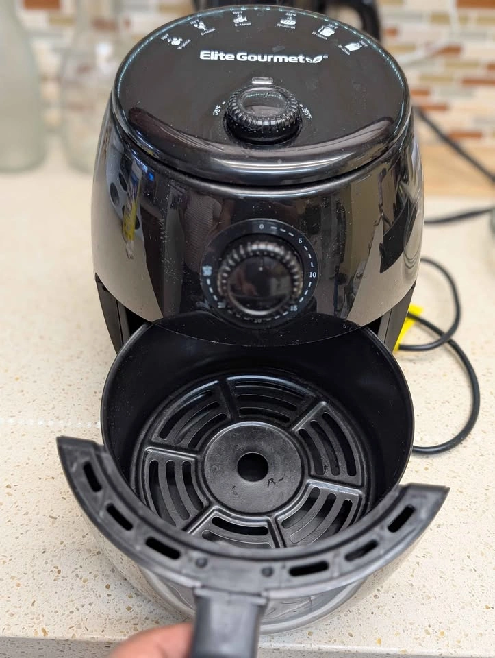 Elite Gourmet EAF2612D Personal 2.1Qt Air Fryer - photo 3