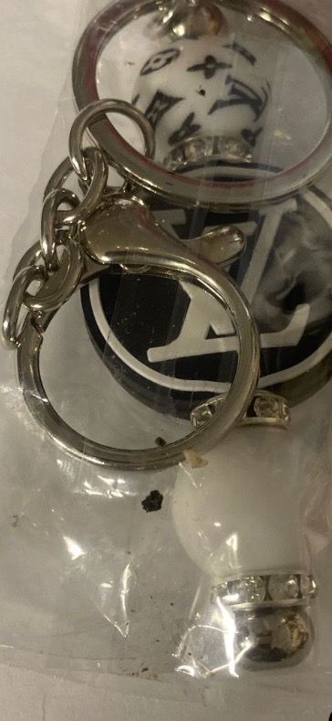 Louis Vuitton Key Chain - photo 2