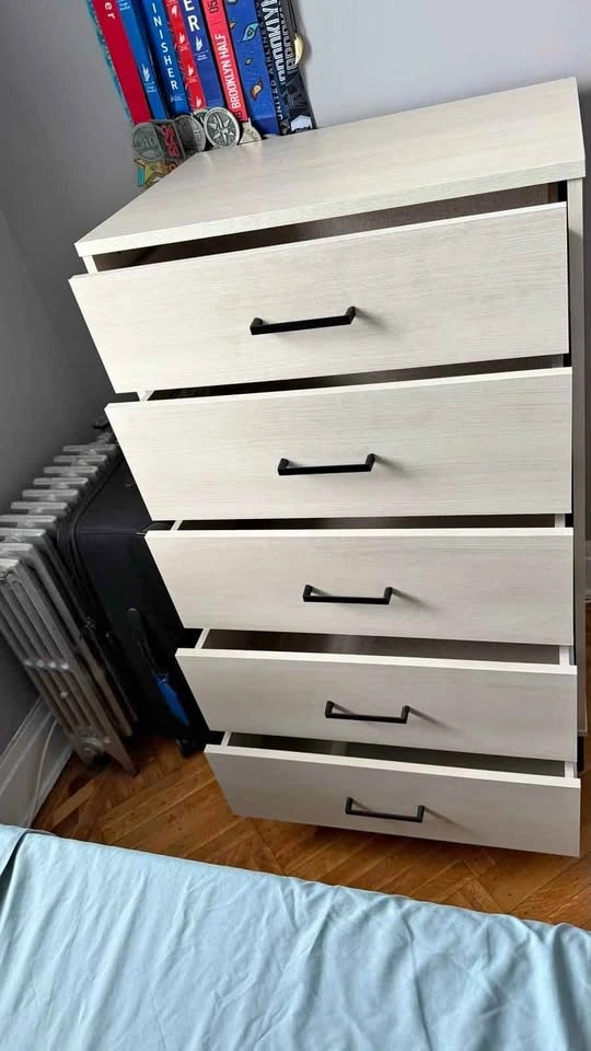 Matching pair of Dressers/Chest of Drawers (2)